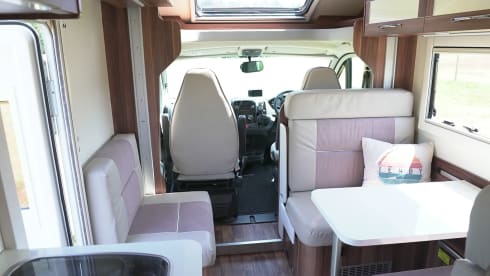 Roscoe – Luxury motorhome - sleeps 6 - Includes Insurance