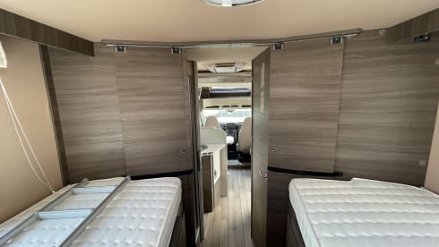 5p Ford bus uit 2024 MClouis CARAT 