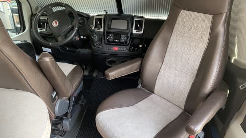 Knaus VanTourer 630 Bus Camper 