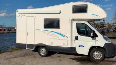 Moby – Mc louis alcove 6 person camper