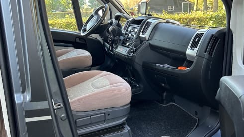 Malibu bus camper for 2 persons