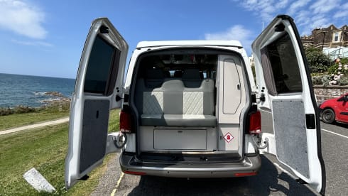 Aggi – AGGI DUB - VW (LWB) Camper with all your creature comforts- North Devon