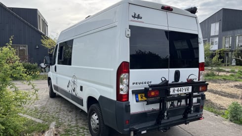 Ruimteschip 1 – Comfortable 4-person family campervan | Peugeot Boxer 2014