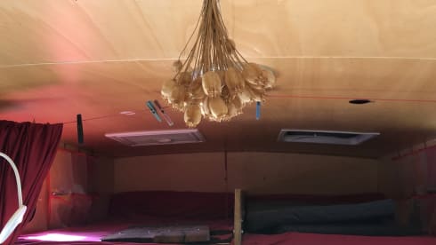 LET OP: C1 rijbewijs vereist – Ex-fire brigade Mercedes-Benz camper van from 1982