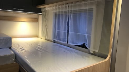 Sunlight T68, 2019. Einzelbetten, Hubbett, große Garage, Navigation