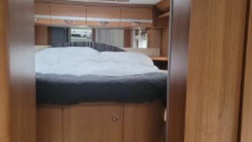 Beautiful, large and very comfortable 2p LMC semi-integral from 2009