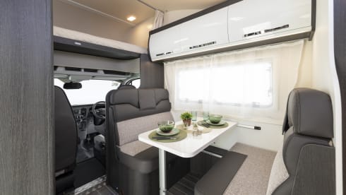 Luca – Luca – Motorhome – Sleeps 6 – Travels 6