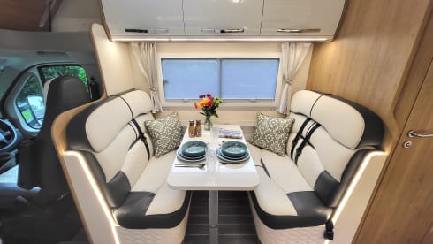 Dominic – 5 Berth Family Motorhome 