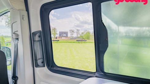 Fluistercamper – 100% electric VW Crafter, 2 persons, interior 2023