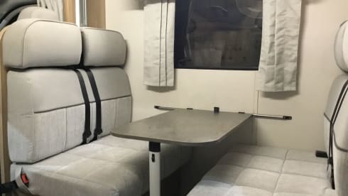 Autoquest 196 – Autoquest 196 motorhome 6 berth (delivery and pick up available)