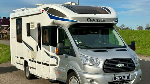5 person Luxury camper with barbecue included 