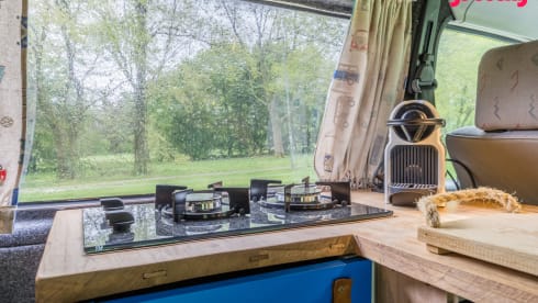 Waves – 2p Volkswagen campervan from 2000
