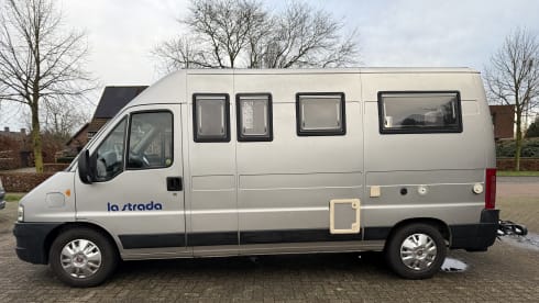 Factory campervan La-strada Airco (flexible pick-up and return)