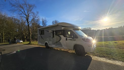 Titanium – Luxury 4 person Camper (extra air conditioning, smart TV, Alpine navigation/radio)