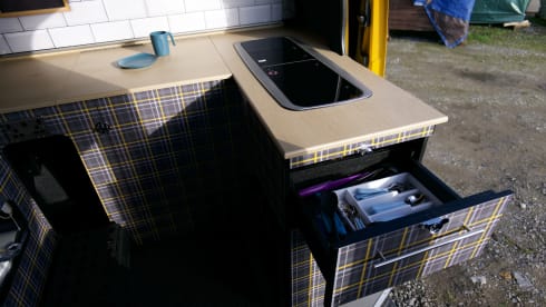 NC500 – Off-grid 2 berth MWB Mercedes Sprinter