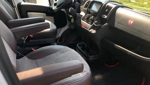 Sunlight T68 – Hele mooie ruime 4 persoons Sunlight camper uit 2018, veel bergruimte.
