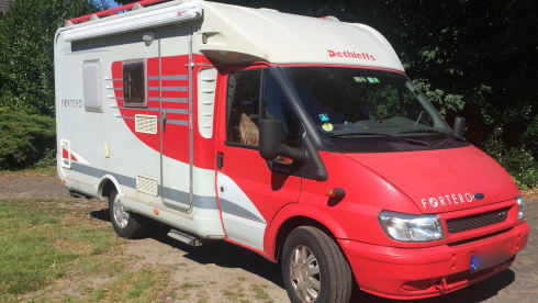 Beautiful compact Dethleff Fortero, red / light gray ..