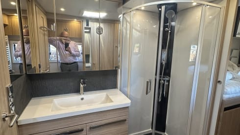 Hoge Luxe Mobilhome – Luxejacht op wielen