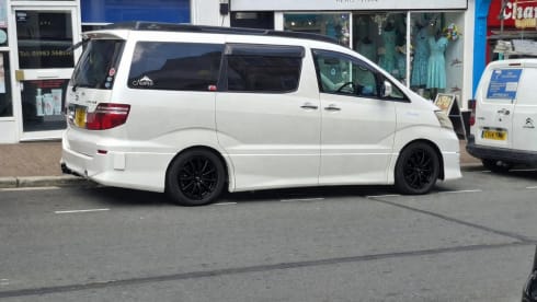 Austin – Toyota Alphard campervan met 2/3/4 slaapplaatsen, vanaf bouwjaar 2017.