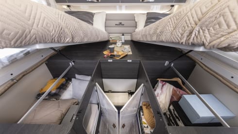 Dakota – Roller Team Zefiro 685 (2024) 2-4 berth Manual Motorhome - Fully Insured