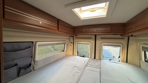 Lili & Otto – Campervan 2p