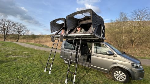 Rooftop party Van  – Happy 4 person Volkswagen party Van.