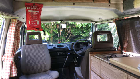 Blue – Volkswagen Wohnmobil mit 4 Schlafplätzen aus dem Jahr 1986