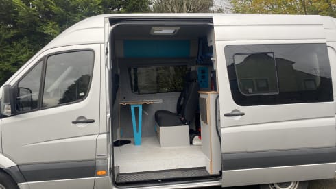 MWB – 5 berth Mercedes-Benz campervan from 2016