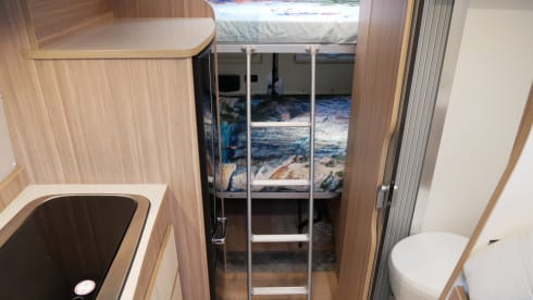 Dreamer D55 6 mtr, 4 sleeping 4 seats, bunk bed, 6 mtr.