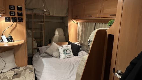 Gladdis – 4 berth Peugeot Elddis Sunseeker 100 from 2010