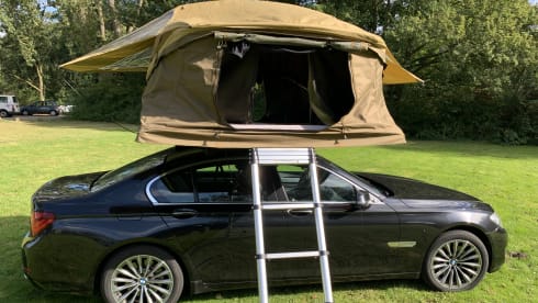 Happy Bimmer Rooftop Tent – Reliable BMW 740d with very large Thule roof tent and complete inventory