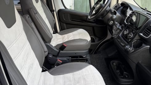 Camping-car Sunlight Cliff 600 RT pour 4 personnes à partir de 2025