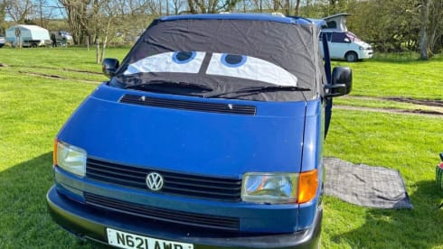 Valerie – 3 berth Volkswagen campervan from 1995
