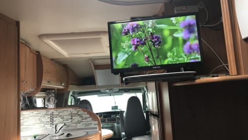 Comfy Camper – Burstner Delfin 625