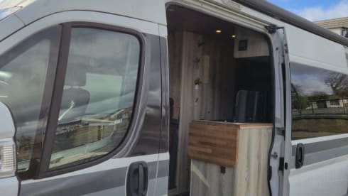 Otis – Escape the Ordinary – Your Luxury Off-Grid Campervan Adventure Awaits