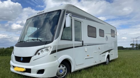 Knaus – Luxury KNAUSS, self-sufficient, length beds, 2x air conditioning, solar, XXL garage. 