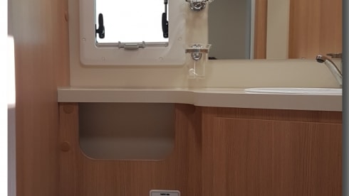 MCLouis Sovereign 5p - Family Luxury