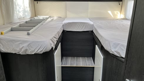 Roller Team 685 model with 2 cabins  – 2022 5 Sleeper/5 belts / Manuel 