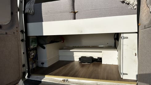 Henry – Trendy, 2-3 person off grid camper bus, suitable for all seasons!