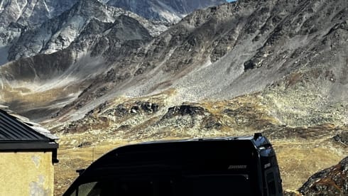 Henry  – Explore in Style with Luxury Hymer Grand Canyon S Crossover