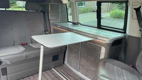 The Smiling Van – Camper Volkswagen per 4 persone, modello 2023