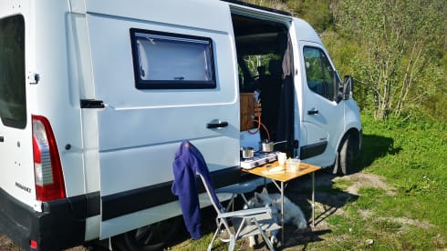 Converted bus - Renault Master 2010