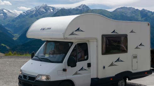 Nice compact camper with spacious kitchen