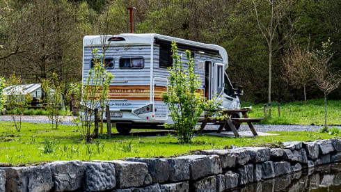 Start in de Ardennen – Luxury 2 person Chausson from 2021 with classic Vanguard rv wrapping.
