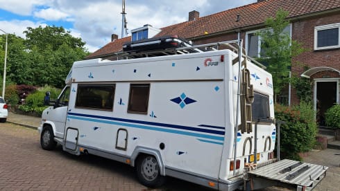 With Mobility Scooter/Scooter carrier and Pop-Up roof tent!