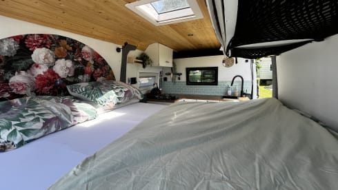 Busje naar Zuid Lara – Wonderful self-built camper bus for 2p