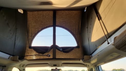 "De Witte" – 4p Volkswagen bus from 2004