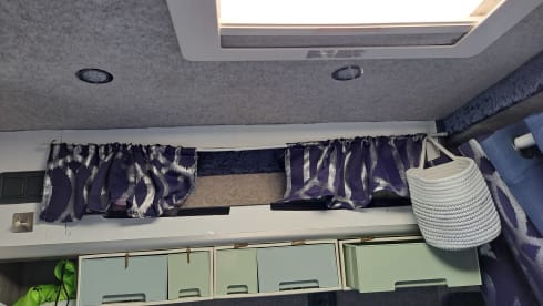 The Roving Badger – 2 Berth Peugeot  Boxer  LWB High Roof 2018 