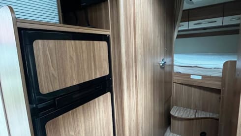 M&M – 5p Carado semi-integrated uit 2016