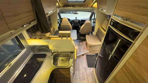 A3 – 4p Adria Mobil semi-integrated 